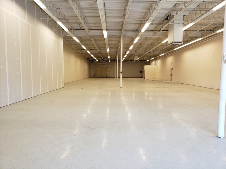 More Photos Of 2110-2130 N State Highway 7, North Vernon Freestanding For Lease