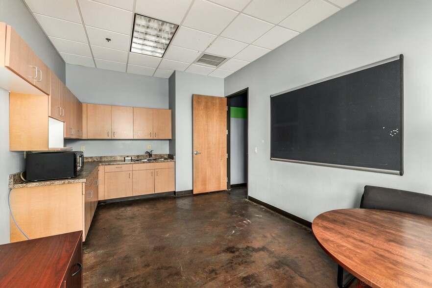 More Photos Of 5425 E Bell Rd, Scottsdale Medical For Lease