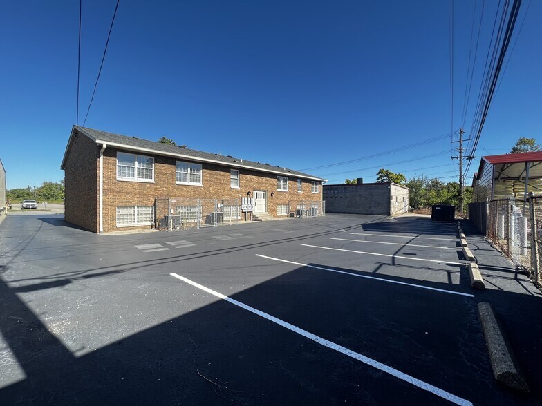 More Photos Of 185 N Brookwood Ave, Hamilton Medical For Lease