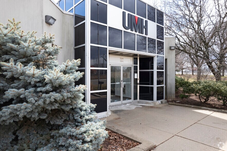 More Photos Of 2130 South Service Rd W, Oakville Warehouse For Lease