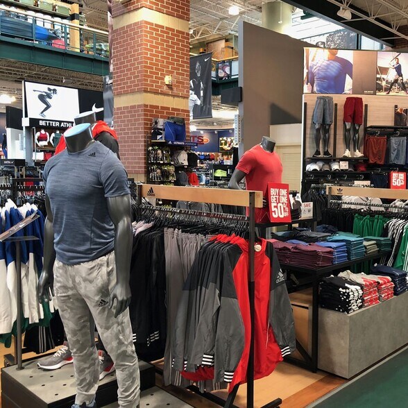 More Photos Of 5900 SW Huntoon St, Topeka Freestanding For Lease