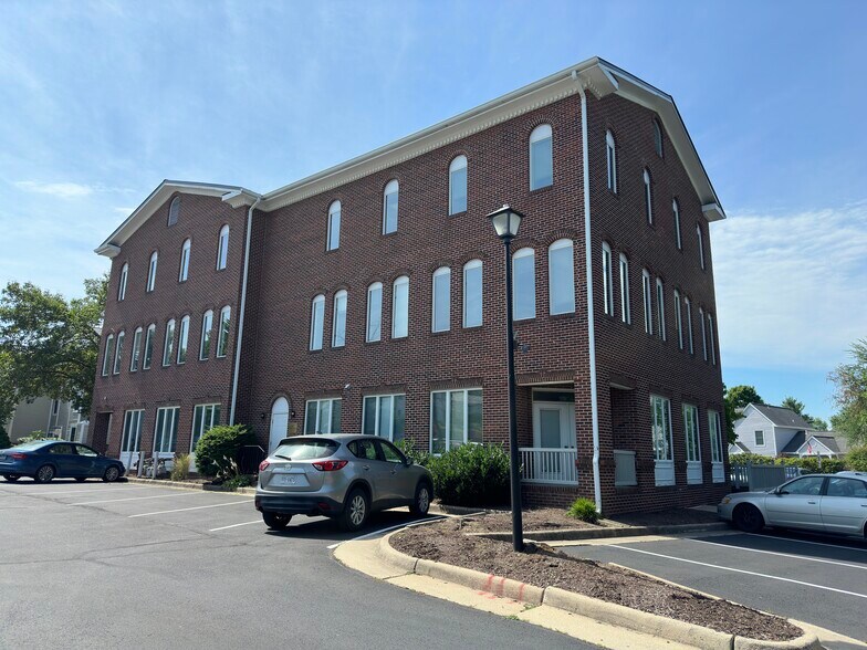 More Photos Of 305 Harrison St, Leesburg Medical For Lease