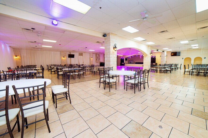 More Photos Of 819 Los Presidentes Ave, Laredo Storefront Retail Office For Sale