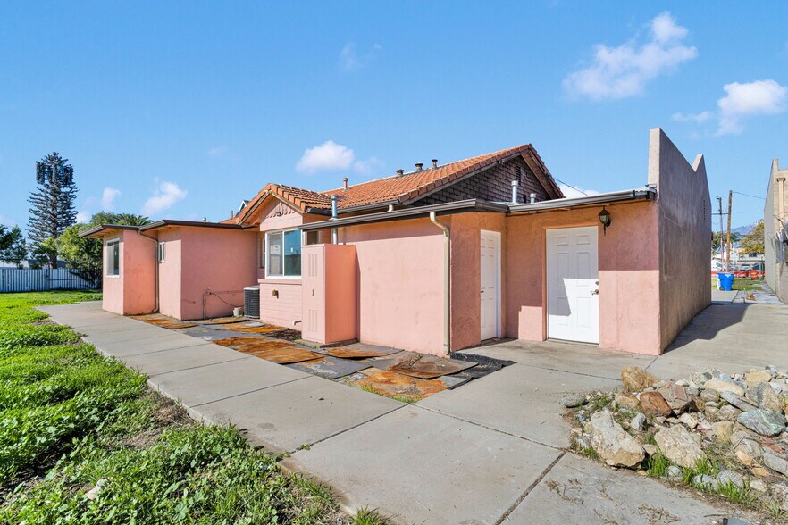 More Photos Of 943 W Holt Blvd, Ontario General Retail For Sale