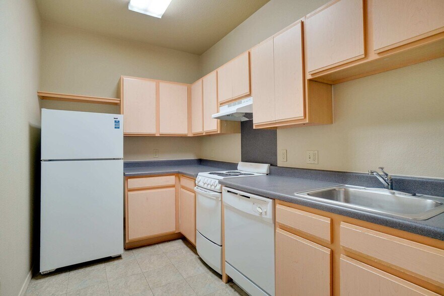 More Photos Of 801 N 49th St, Fort Smith Dormitory For Sale