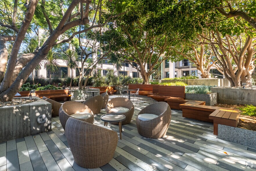 More Photos Of 400 Corporate Pointe, Culver City Coworking Space