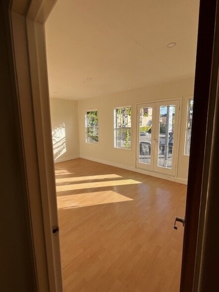 More Photos Of 931 N La Cienega Blvd, Los Angeles Storefront Retail Office For Lease