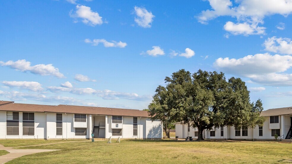 More Photos Of 834 Timberlake Dr, Arlington Apartments For Sale