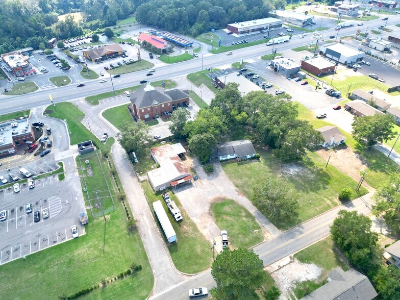 More Photos Of 303 Corman Ave, Troy Contractor Storage Yard For Sale