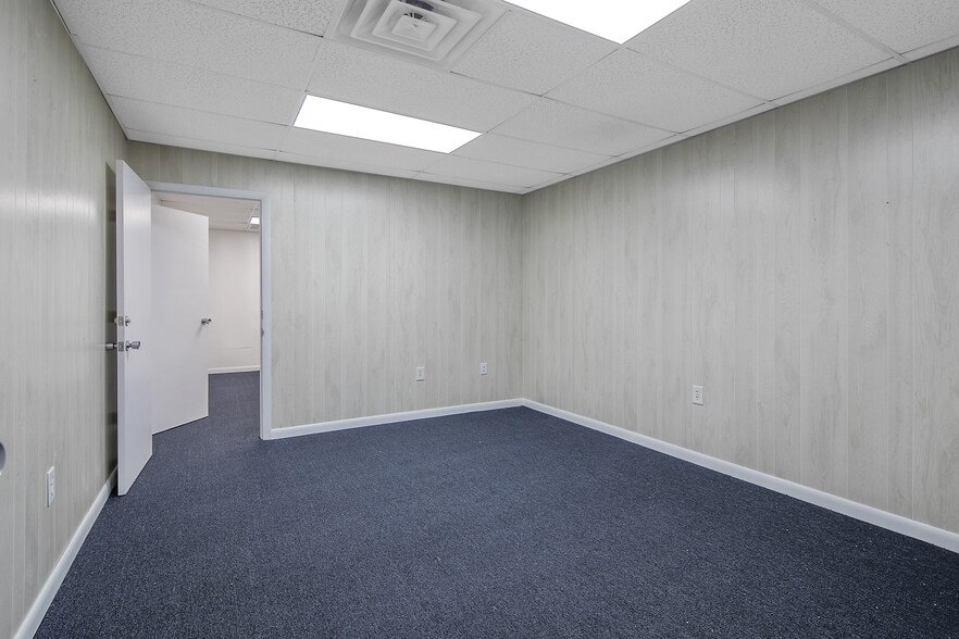 More Photos Of 214 Hawkins Ave, Sanford Medical For Sale