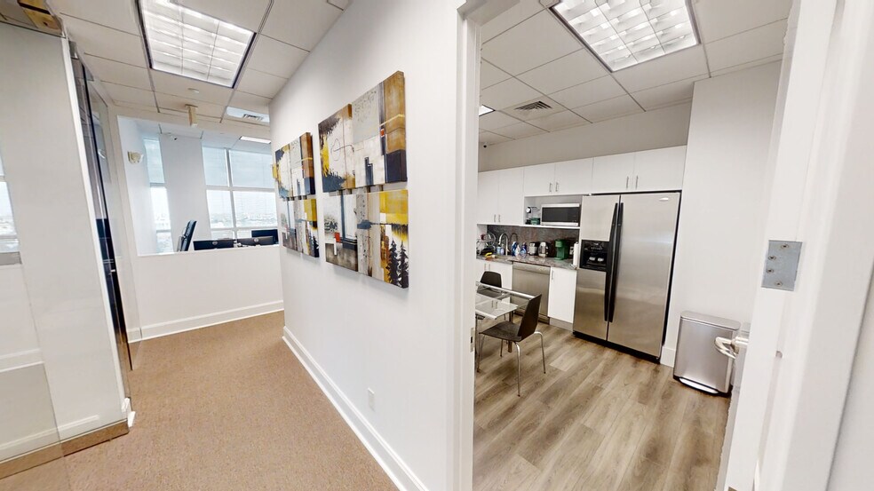 More Photos Of 175 SW 7th St, Miami Medical For Sale