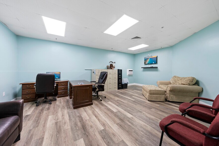 More Photos Of 5420 Hickory St, Panama City Office For Lease