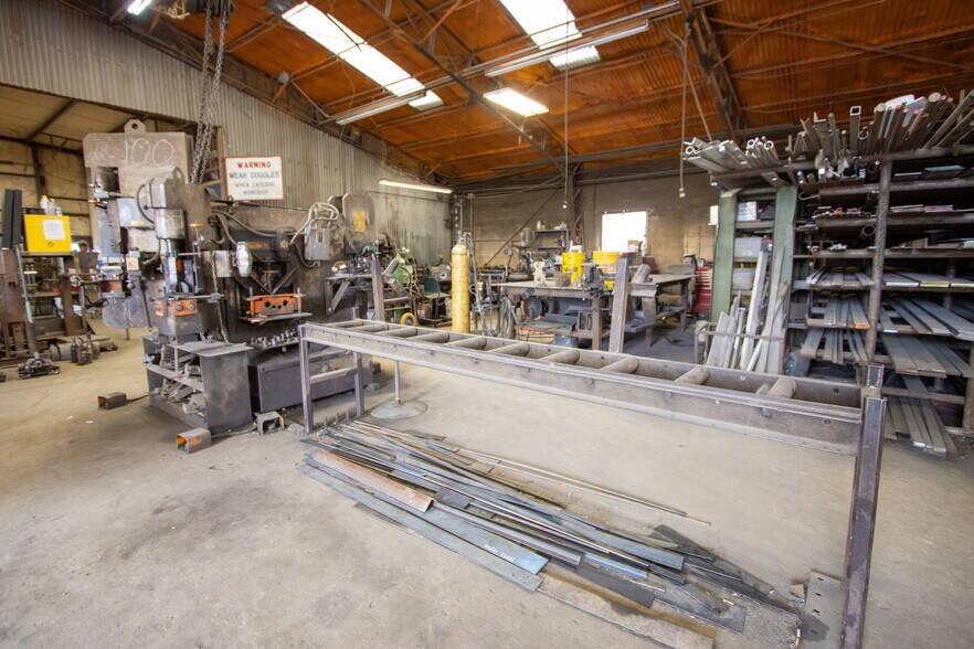 More Photos Of 111 E Liberty St, Pilot Point General Retail For Sale