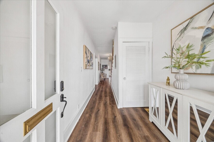 More Photos Of 1812 Kane St, Houston Office Residential For Sale