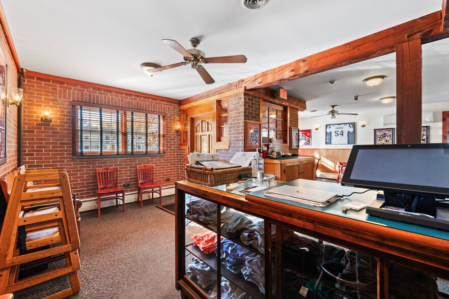 More Photos Of 52 Post Rd, Wells Restaurant For Sale