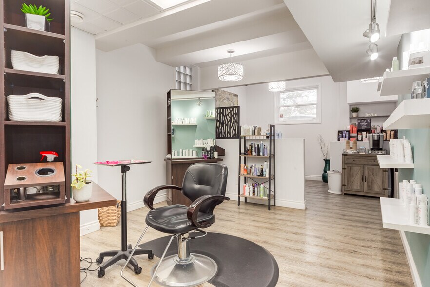 More Photos Of 1904 20th Ave NW, Calgary Storefront Retail Office For Lease