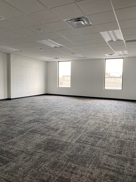 More Photos Of 504 Broadway St, Alexandria Storefront Retail Office For Lease