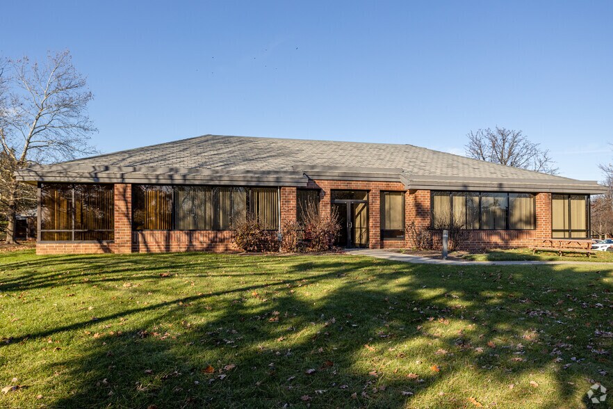 More Photos Of 1660 Valley Center Pky, Bethlehem Office For Lease
