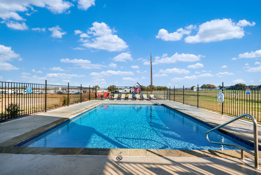 More Photos Of 351 My Ln, Millsap Trailer Camper Park For Sale