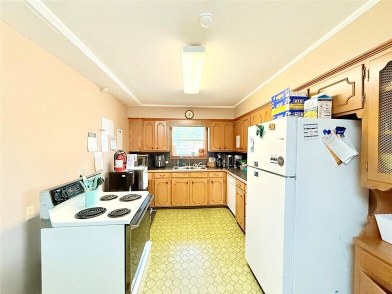 More Photos Of 2802 W Main St, Russellville Office For Sale