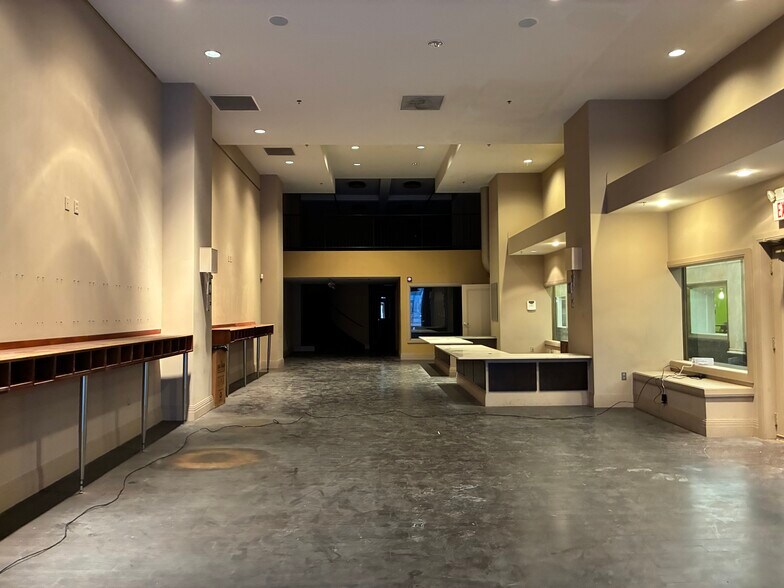 More Photos Of 817 Olive St, Saint Louis General Retail For Lease