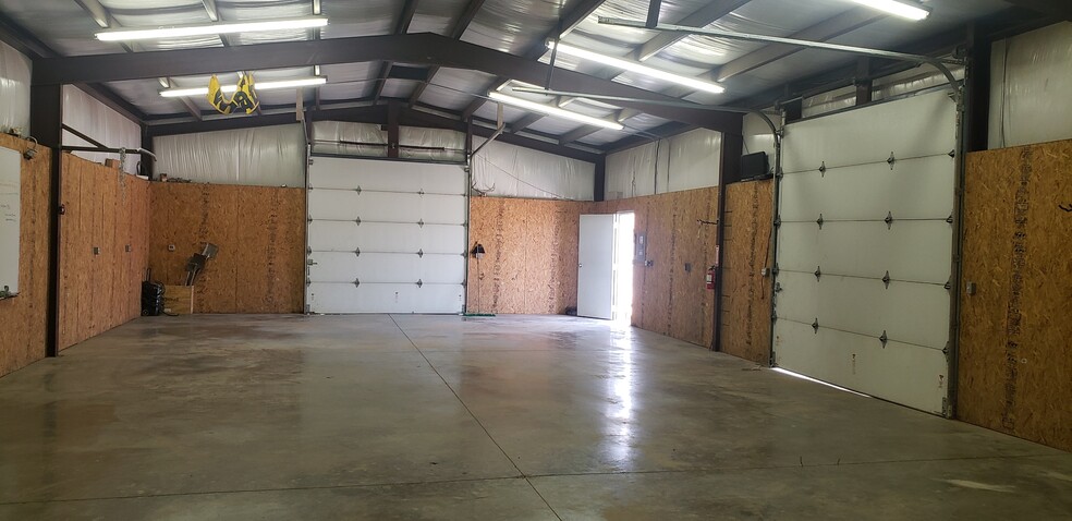 More Photos Of 210 Vicksburg St, Odessa Industrial For Lease