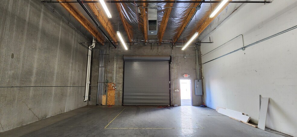 More Photos Of 4135 N Rancho Dr, Las Vegas Light Distribution For Lease