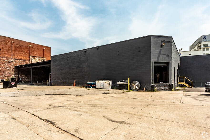 More Photos Of 2840 Guinotte Ave, Kansas City Warehouse For Lease