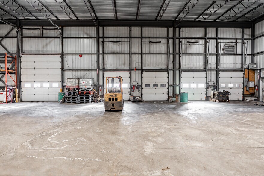 More Photos Of 500 Montée Labossière, Vaudreuil-dorion Service For Lease
