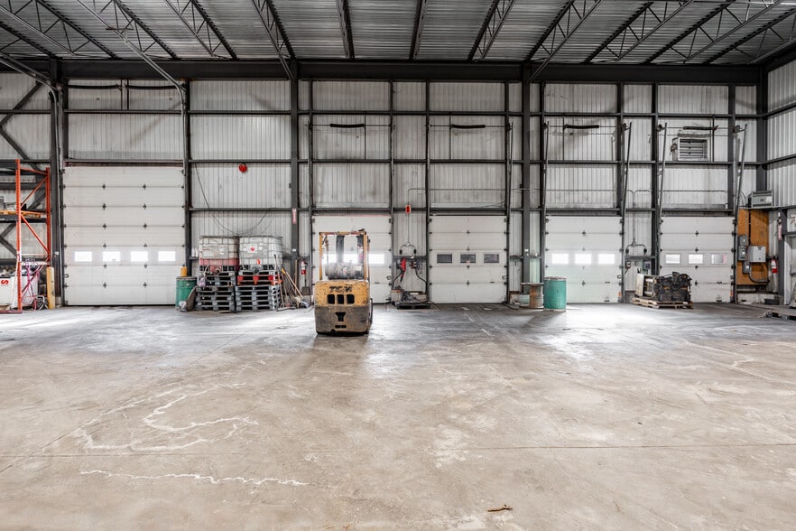 More Photos Of 500 Montée Labossière, Vaudreuil-dorion Service For Sale