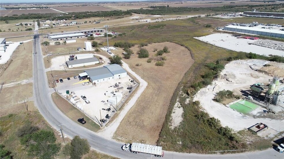 More Photos Of 117 Industrial Loop, Hillsboro Land For Lease