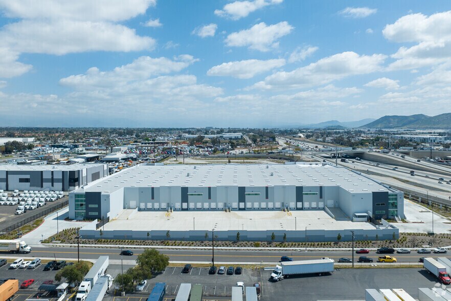 More Photos Of 10271 Almond Ave, Fontana Warehouse For Lease