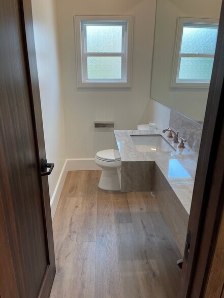 More Photos Of 618-624 N Main St, Santa Ana General Retail For Sale