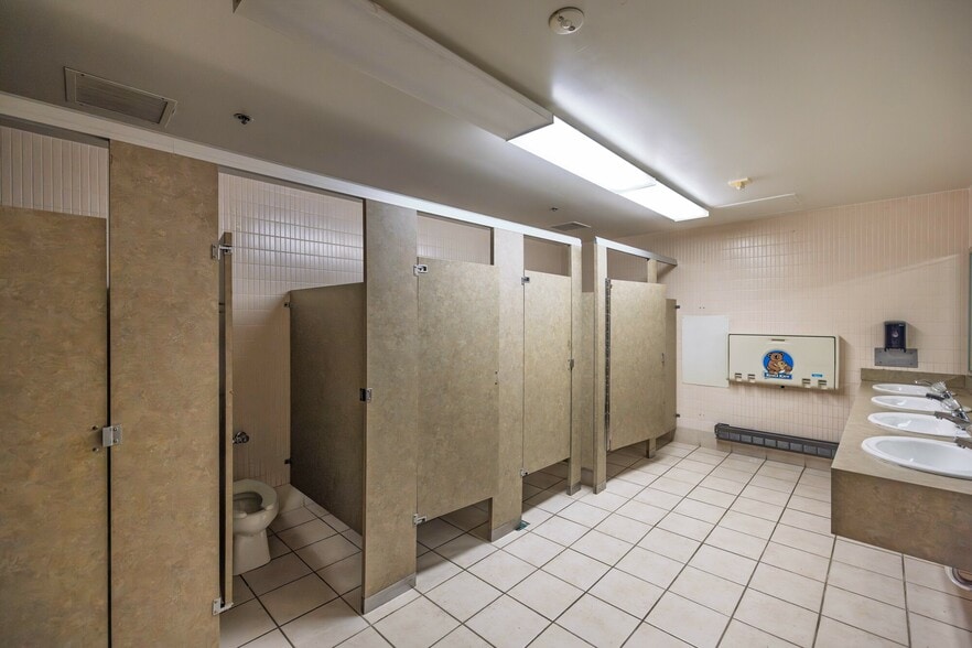 More Photos Of 7 S Tunnel Rd, Asheville Department Store For Sale