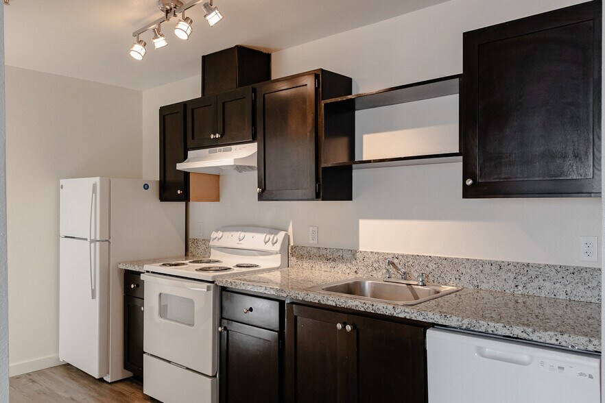 More Photos Of 2441 SE 171st Ave, Portland Apartments For Sale