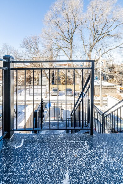 More Photos Of 6126 Eberhart ave, Chicago Apartments For Sale