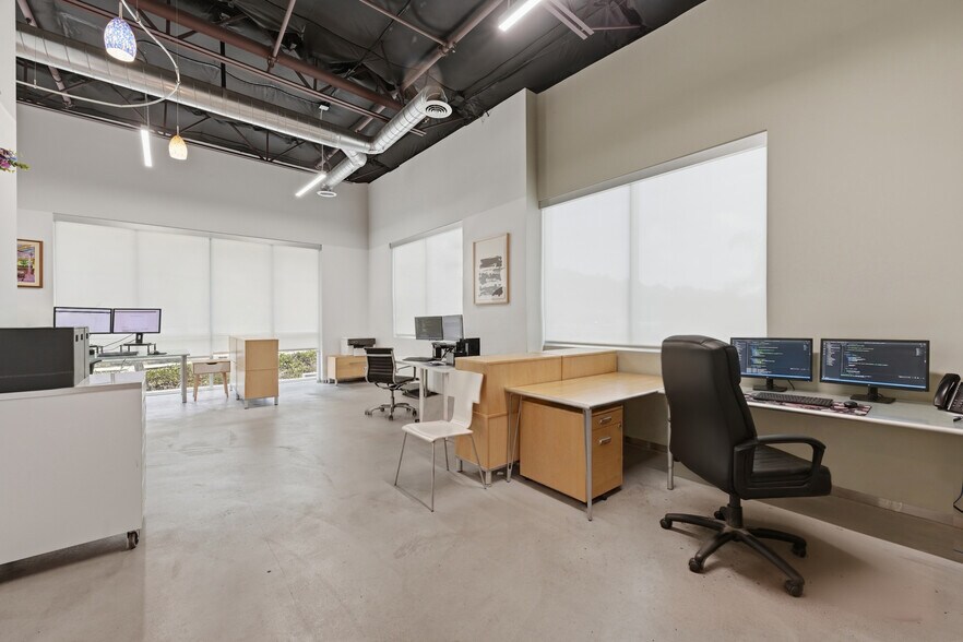 More Photos Of 8495 Redwood Creek Ln, San Diego Manufacturing For Sale