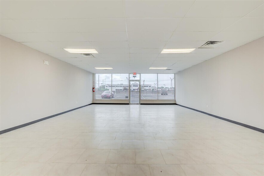 More Photos Of 1301-1309 Sandy Ln, Baytown General Retail For Sale