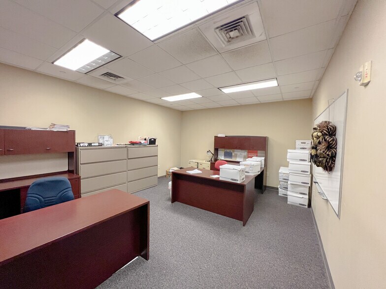 More Photos Of 17420 Highway 190 E, Hammond Showroom For Sale