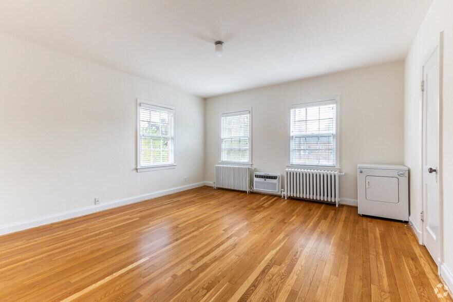 More Photos Of 4000 47th St NW, Washington Apartments For Sale