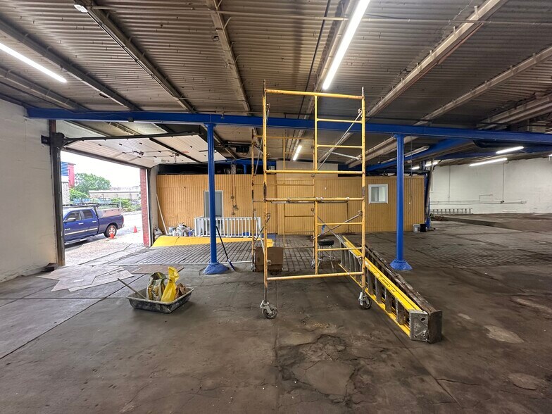 More Photos Of 3014 Penn Ave, Pittsburgh Auto Repair For Lease