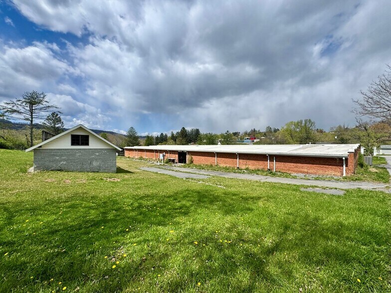 More Photos Of 868 State Route 3 and 12, Hinton Flex For Sale