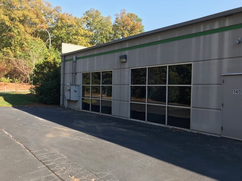 More Photos Of 3500 Gateway Centre Blvd, Morrisville Light Distribution For Lease