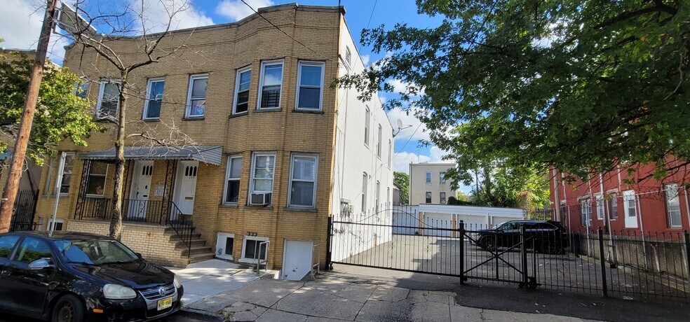 More Photos Of 155 Parker St, Newark Apartments For Sale