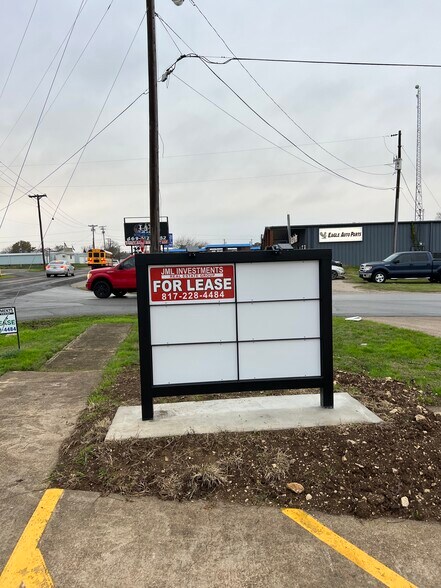 More Photos Of 300 Bryant Ave, Midlothian Light Distribution For Lease