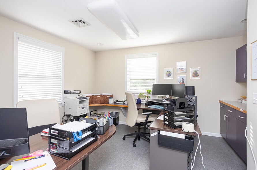 More Photos Of 345 Valley Rd, Middletown Medical For Sale