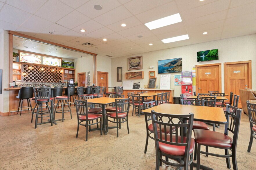 More Photos Of 509 S Wooster Ave, Strasburg Hotel For Sale