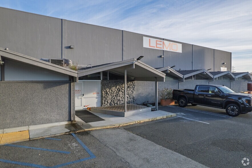 More Photos Of 2575 E Bayshore Rd, Redwood City Warehouse For Sale