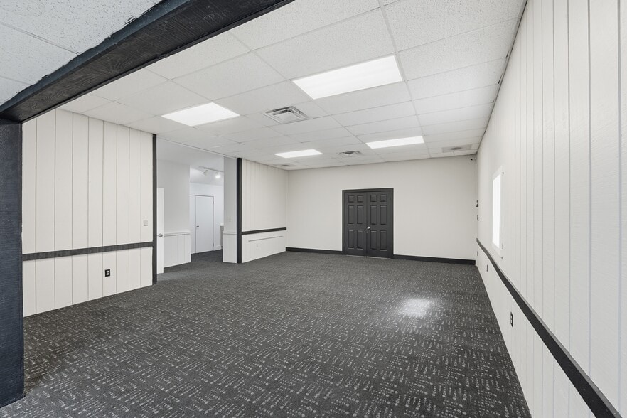 More Photos Of 546 Brehl Ave, Columbus Showroom For Lease