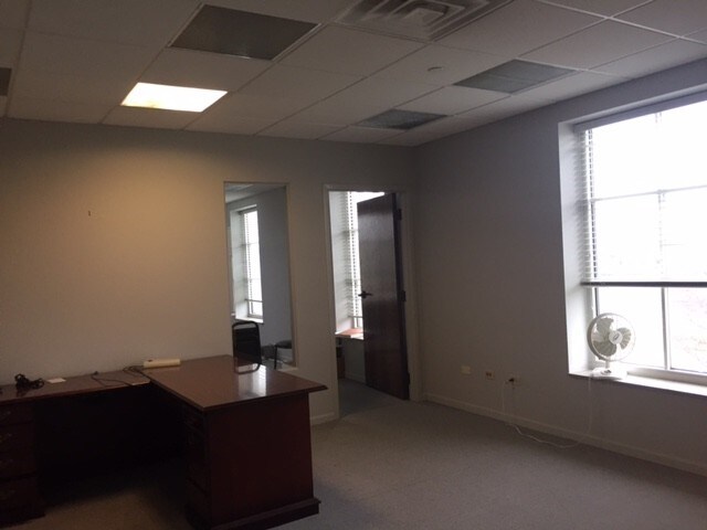 More Photos Of 480 Center St, Grayslake Bank For Lease